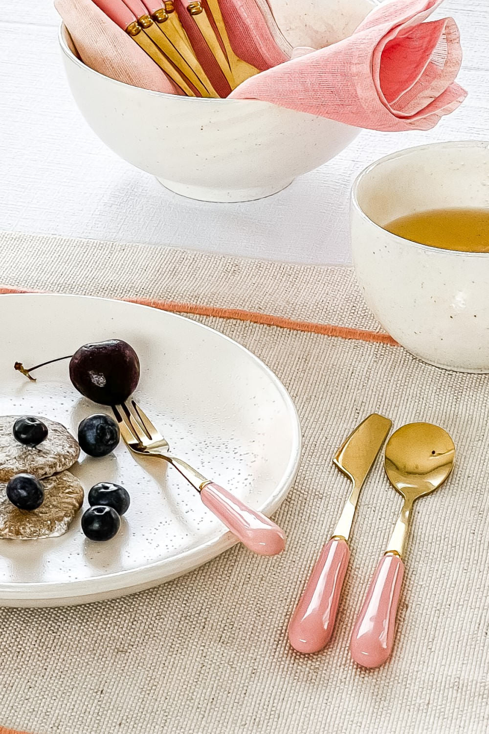 SET DE FACAS DE SOBREMESA BOTÂNICA ROSA COM DOURADO