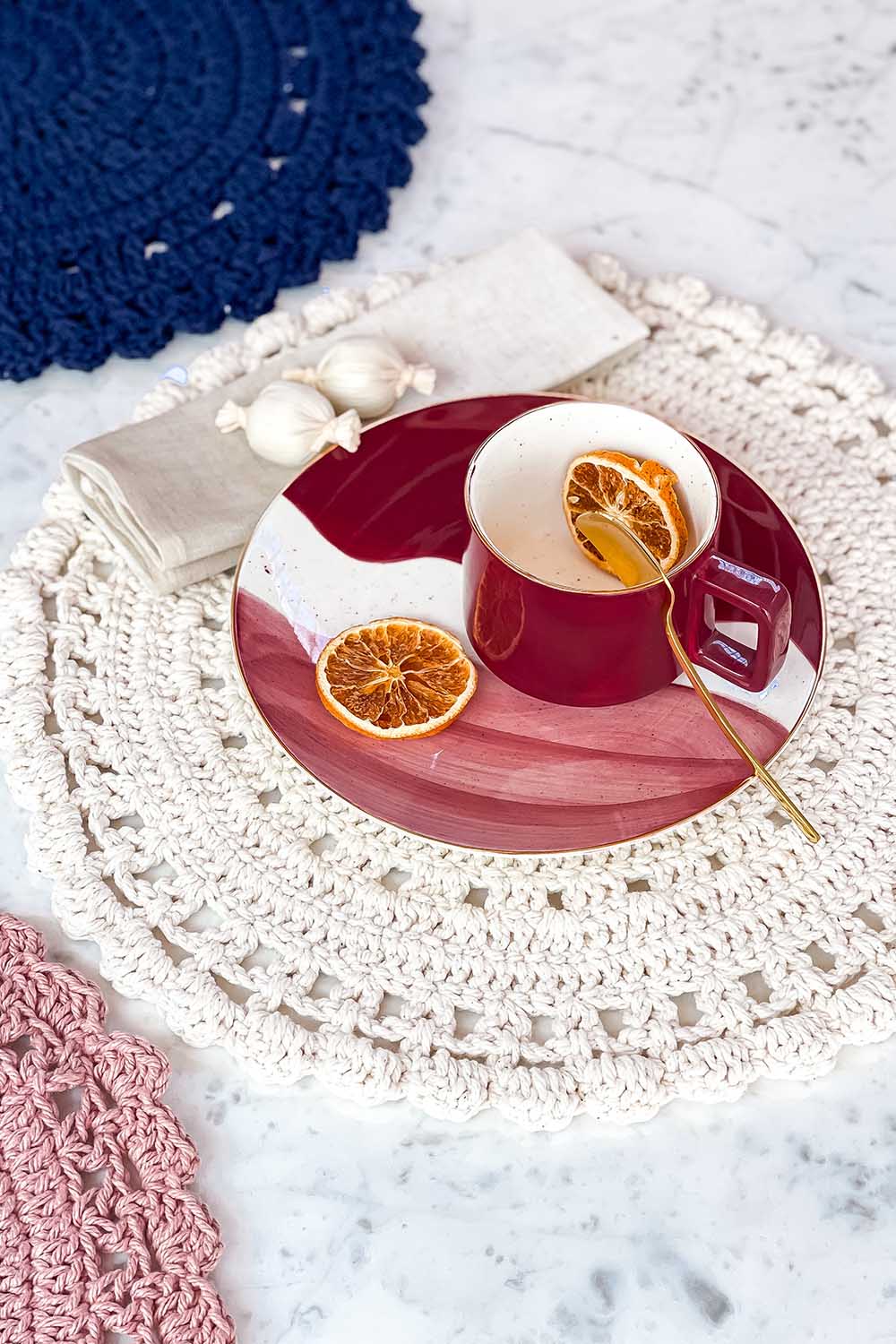 CANECA BAIXA PORCELANA AQUARELA MARSALA