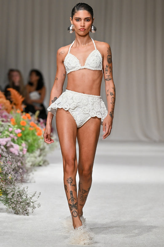 HOT PANT GAL EMBROIDERY
 BRANCO