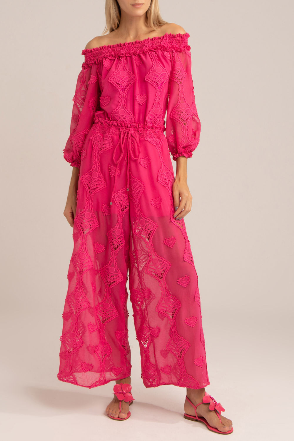 Blusa ciganinha bordado corações pink