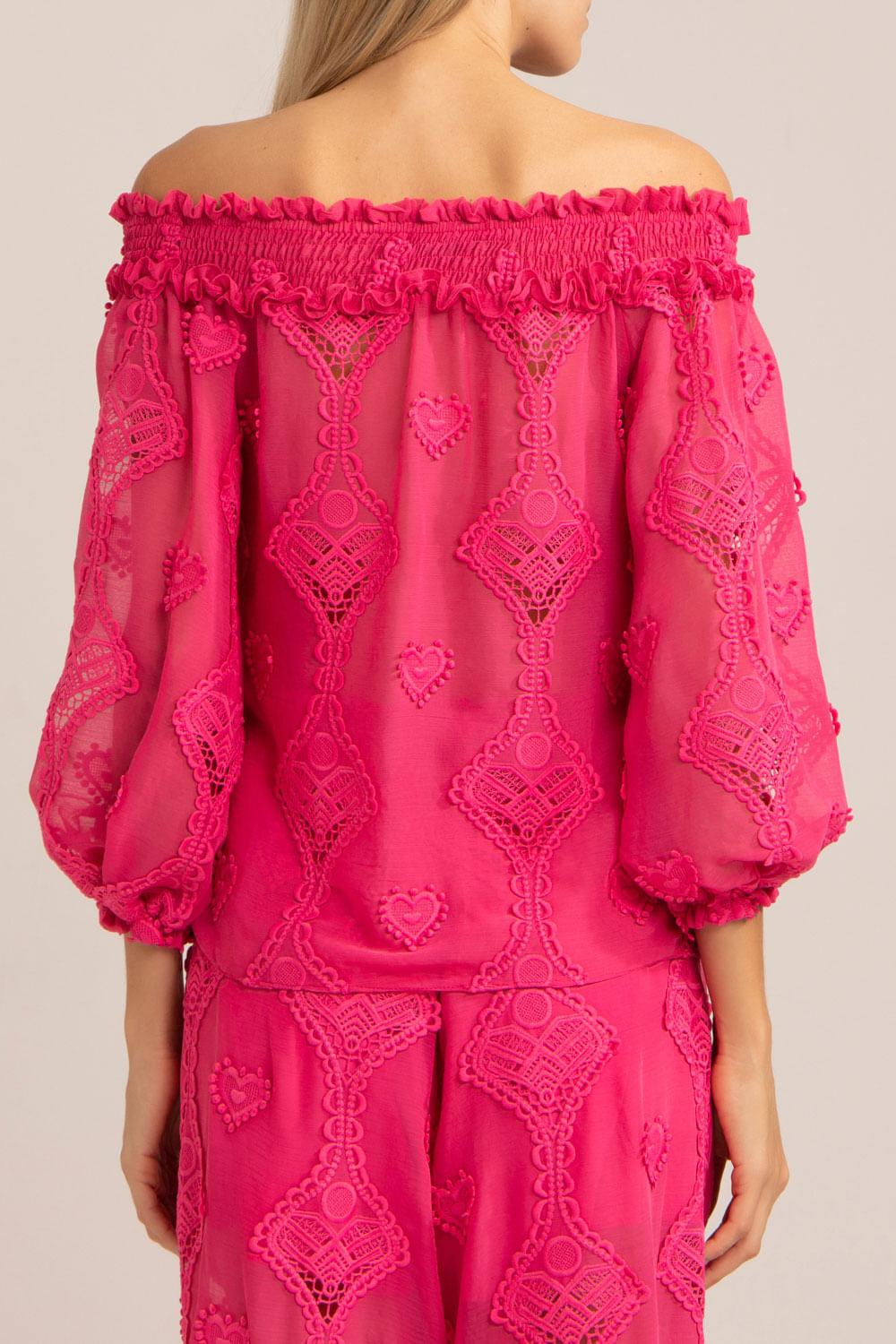 Blusa ciganinha bordado corações pink