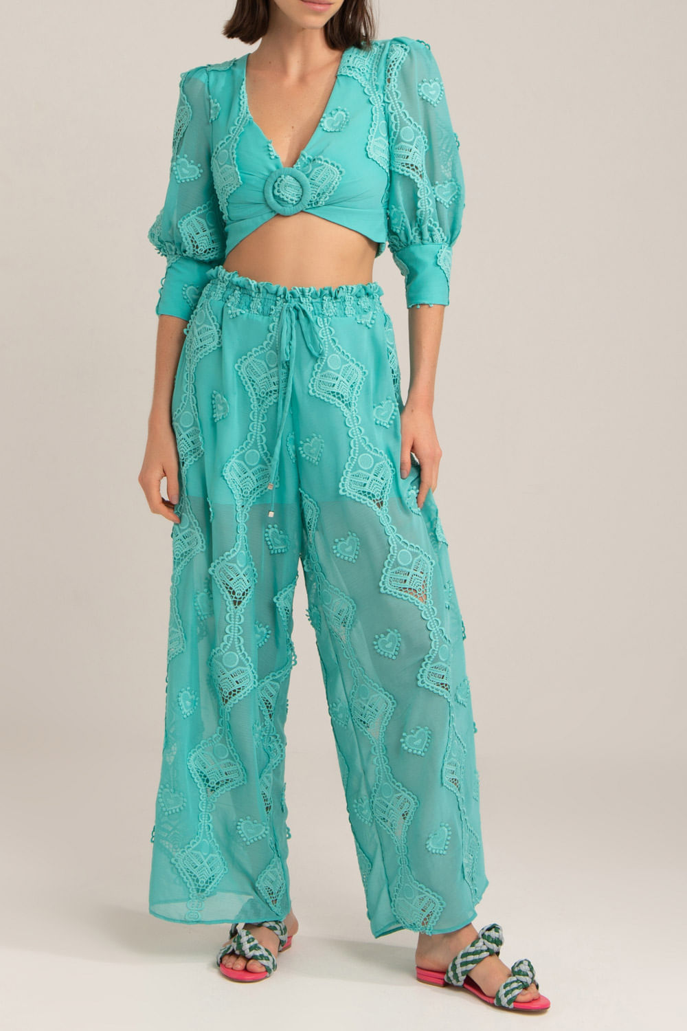 Calça ampla bordado corações tiffany