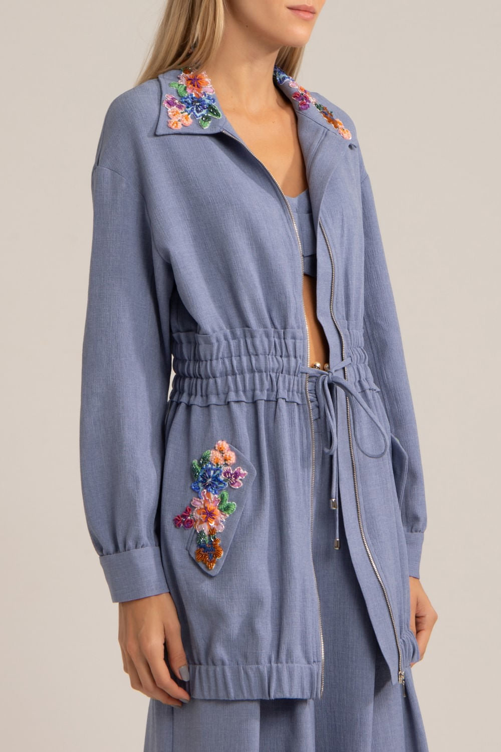 Parka bordada minimal azul