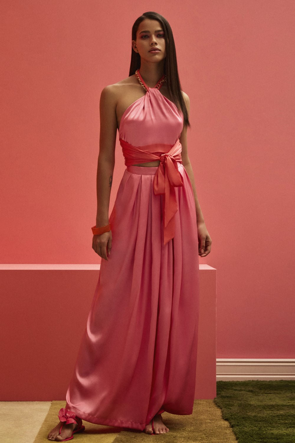 Top cropped bicolor corrente cetim slip rosa
