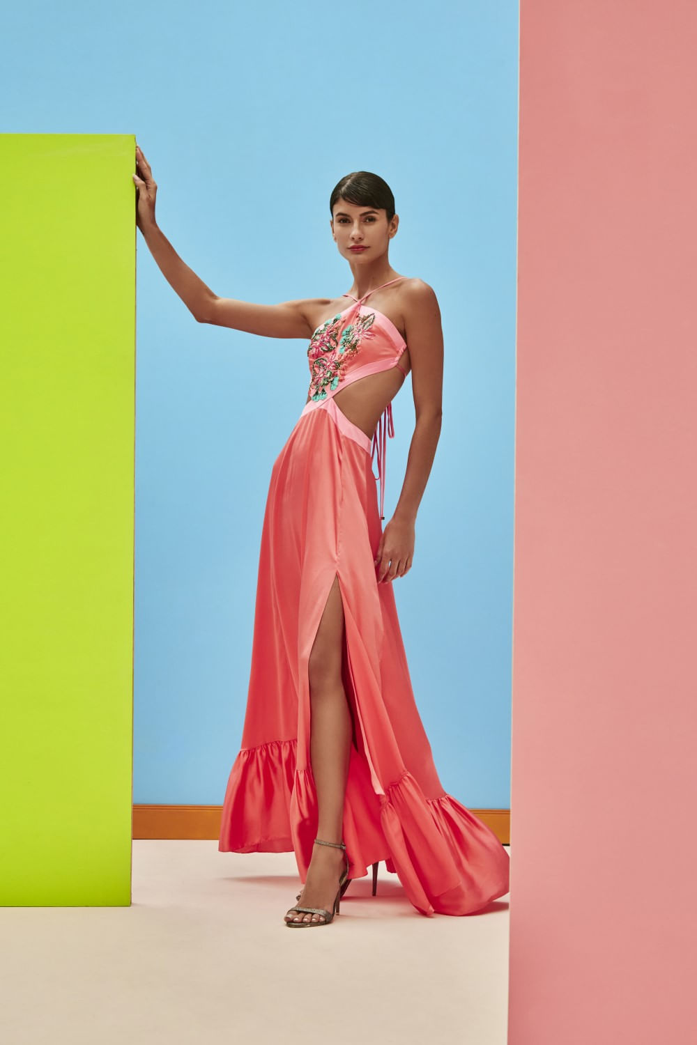 VESTIDO LONGO BORDADO CETIM SLIP CORAL