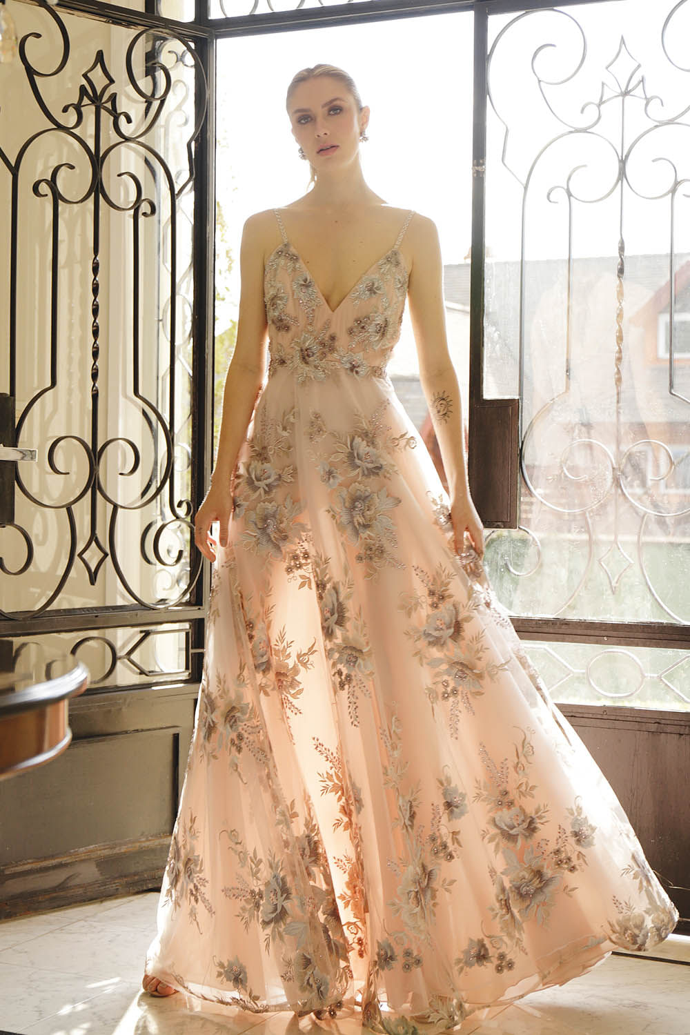 VESTIDO LONGO TULE FLORAL LILAS