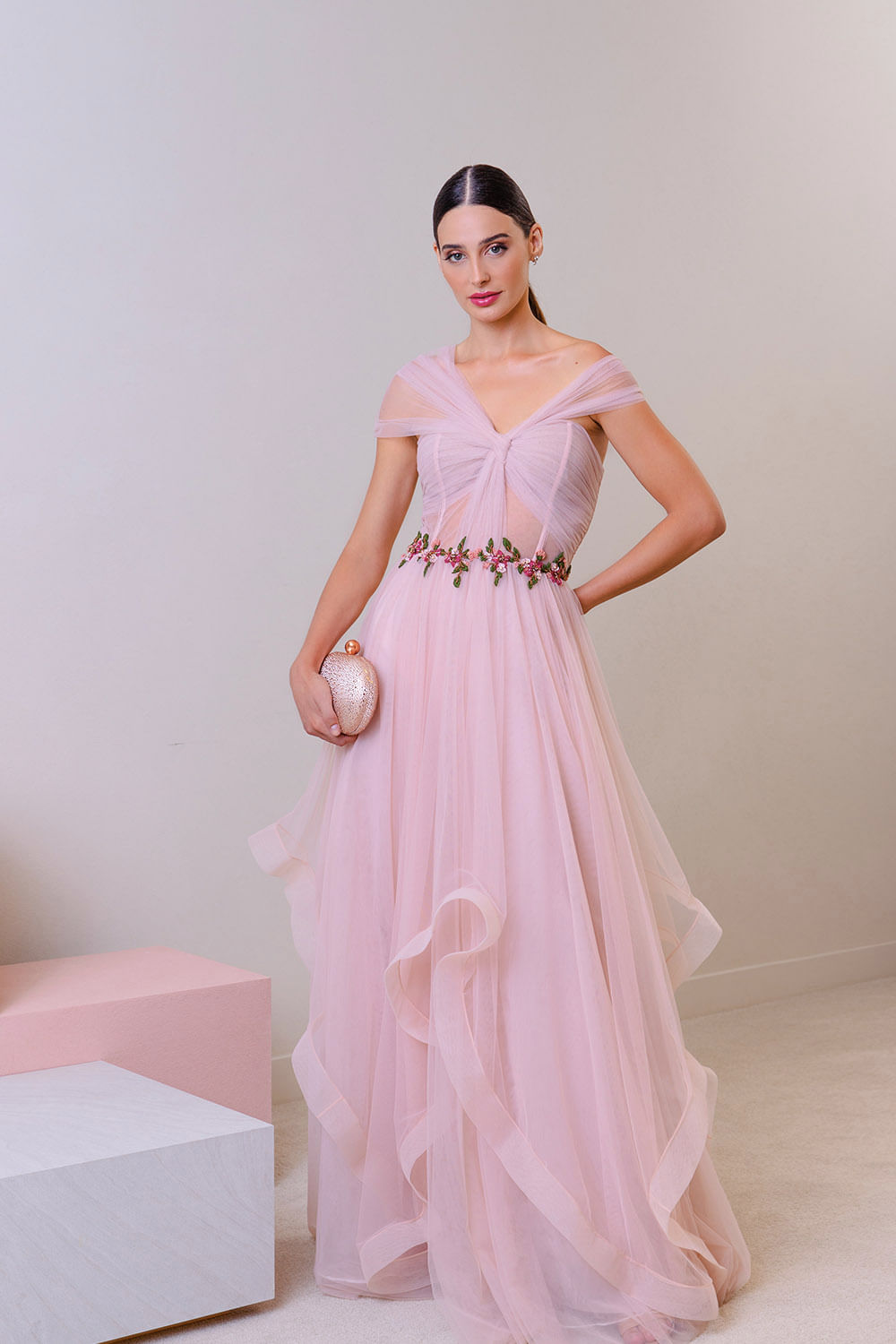 VESTIDO LONGO BORDADO CINTURA NUDE