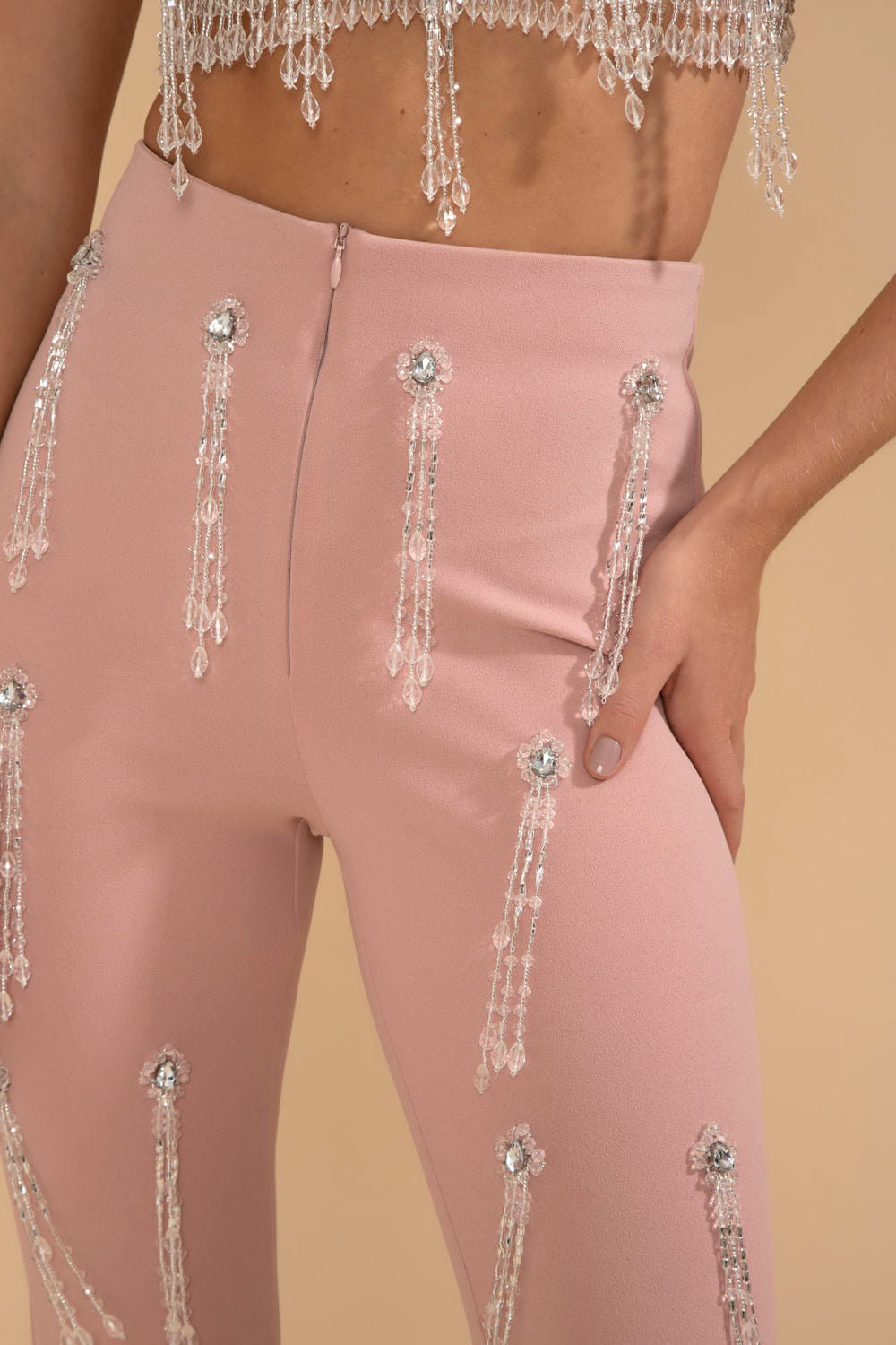CALÇA SLIM BORDADA CREPE CRYSTAL NUDE