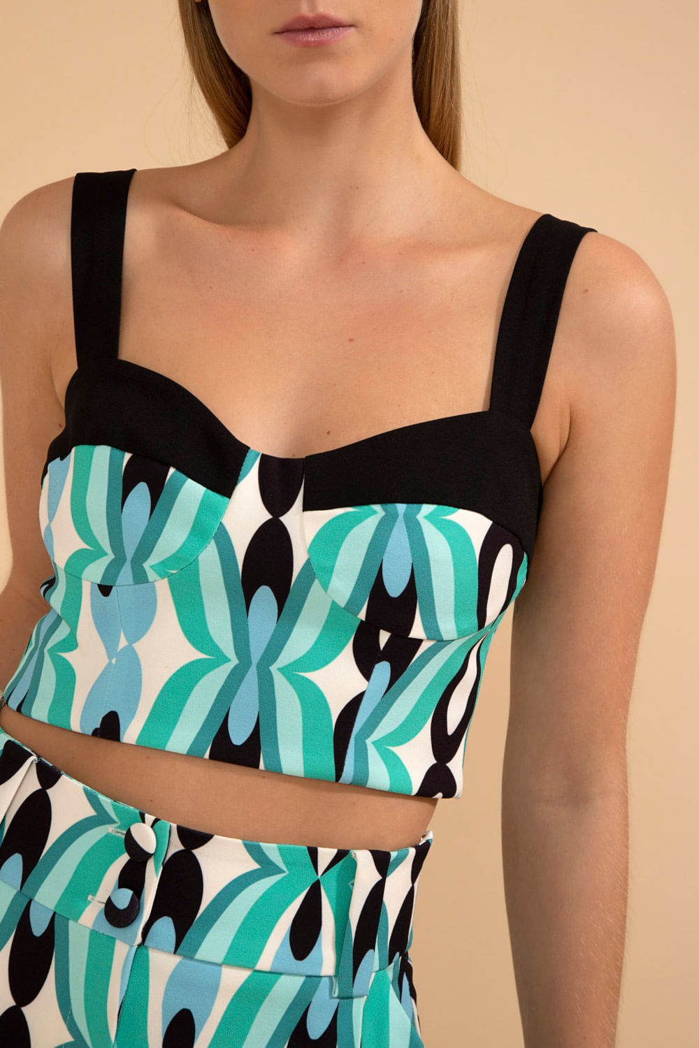 TOP CROPPED TWIST

 AZUL