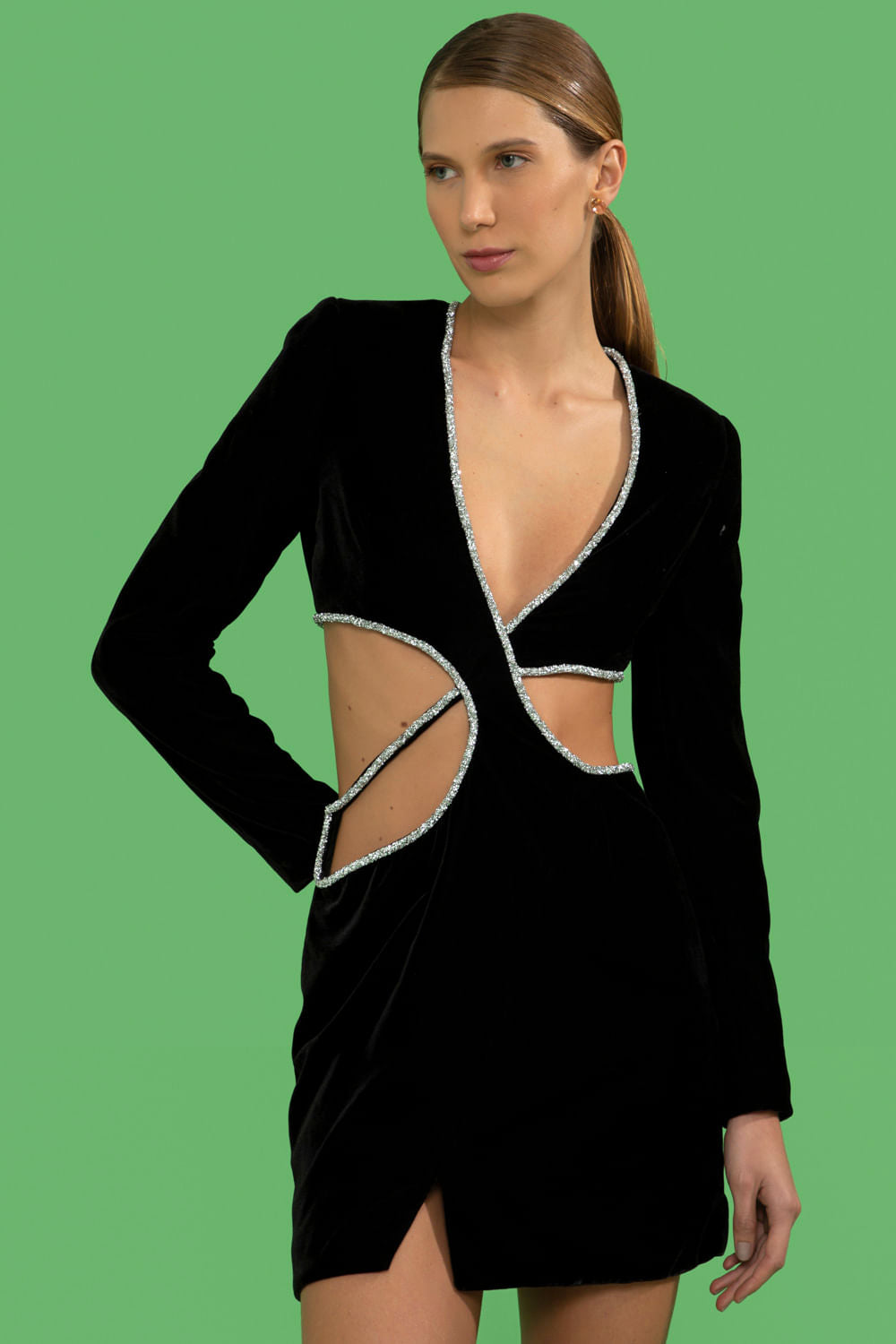 Vestido curto recortes veludo crystal preto