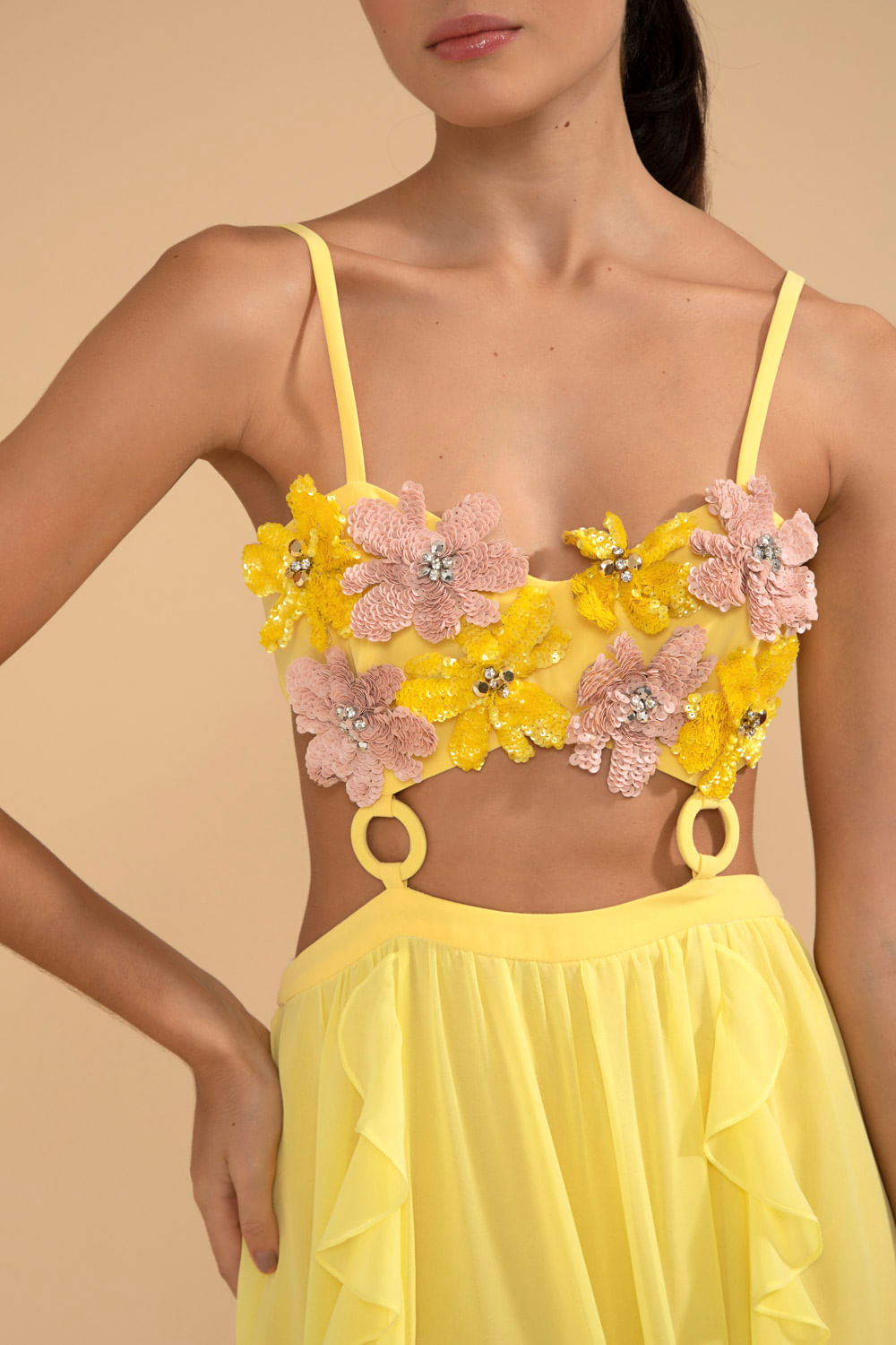 VESTIDO LONGO BUSTO FLOR CHIFFON ÍRIS AMARELO