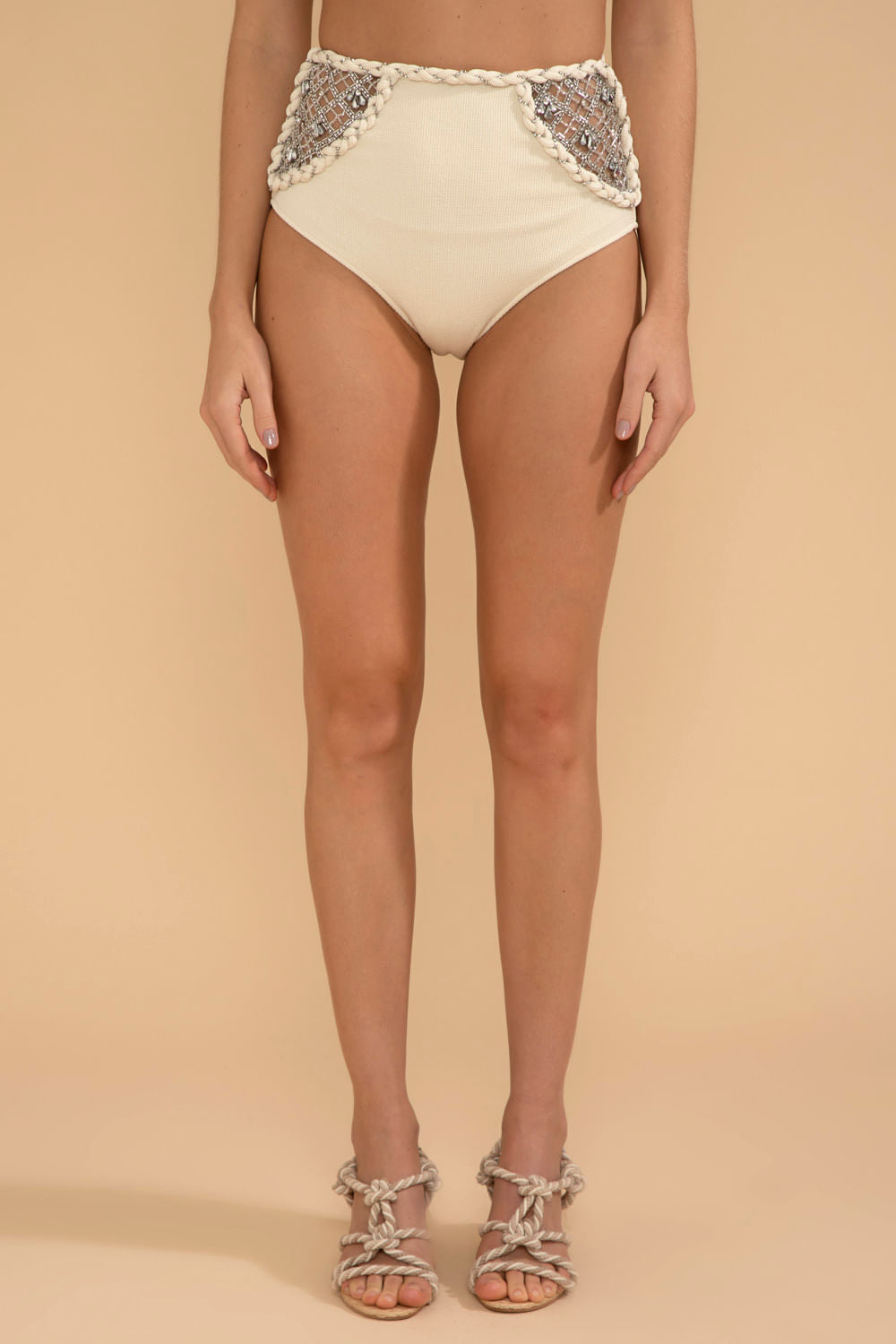 HOT PANTS BORDADA MALHA BASEL OFF WHITE