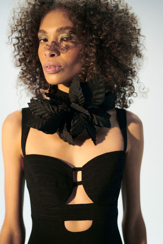 VESTIDO MÍDI RECORTES LOYAL CREPE PRETO