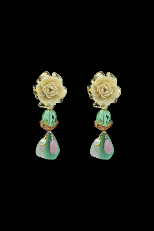 BRINCO FLORES E PÉTALAS BEGE