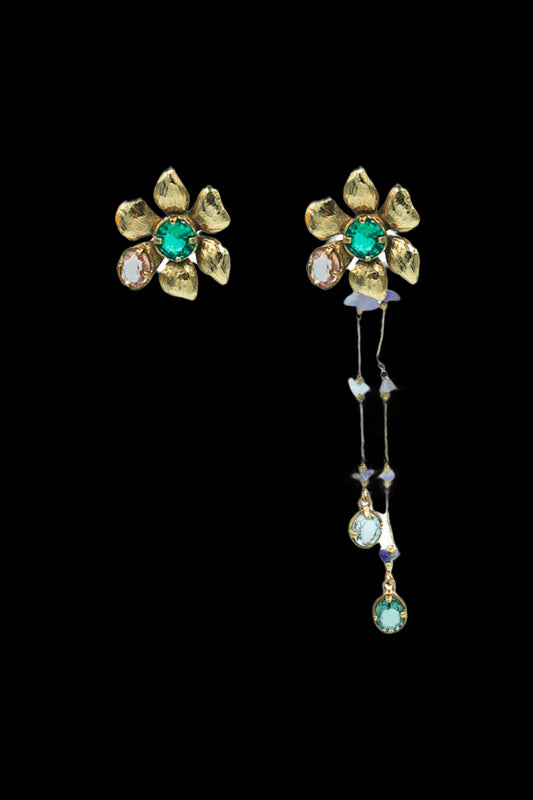 BRINCO GLAM ASSIMÉTRICO DOURADO