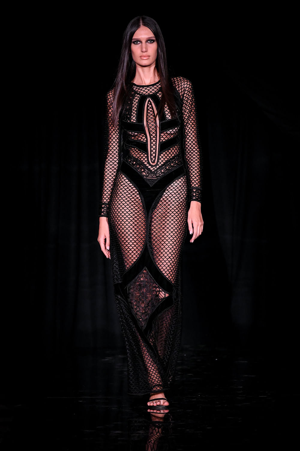 VESTIDO LONGO RECORTES TELA  PRETO