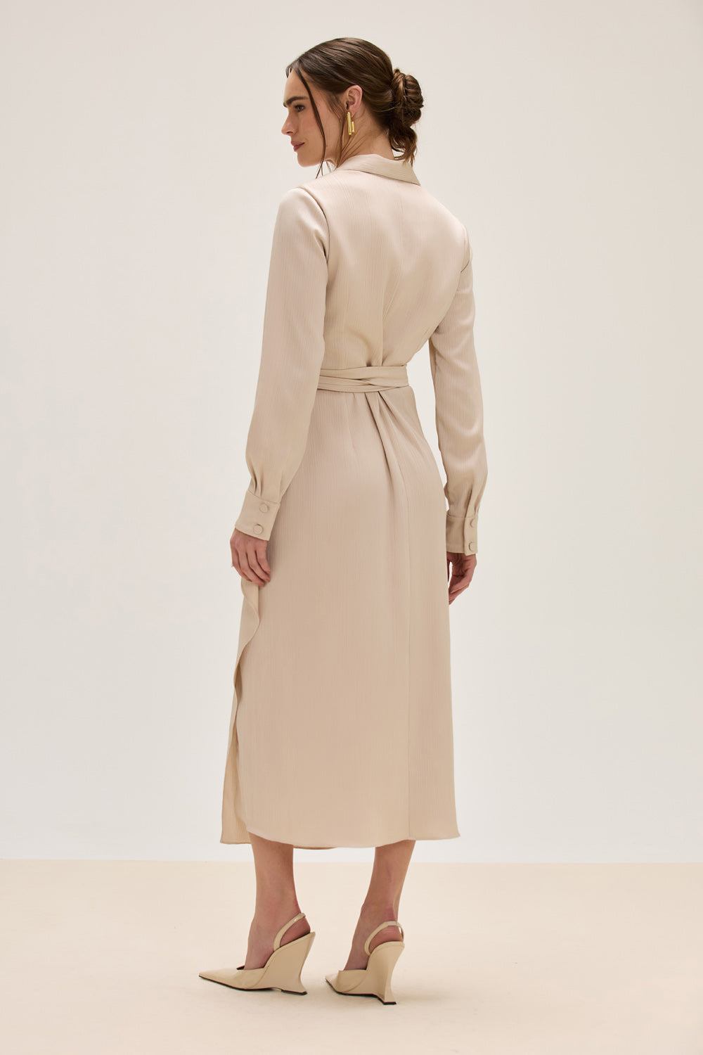 VESTIDO MIDI CETIM OPERA BEGE