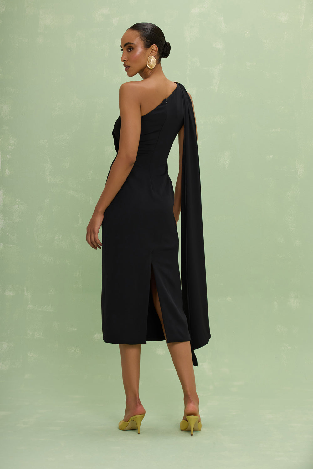 VESTIDO MIDI CREPE BERTHA PRETO